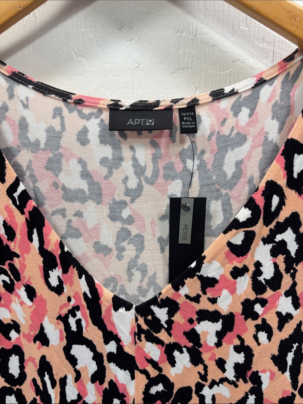 Sleeveless Pink & Black Leopard Print V-Neck Relaxed Fit Maxi Dress - Picture 2 of 6